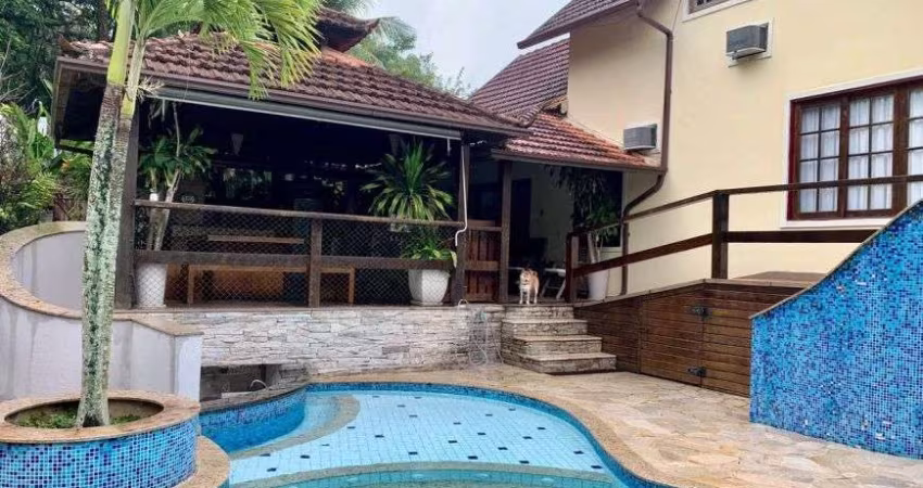 Casa Duplex 5 quartos em Mata Paca - Niterói - RJ