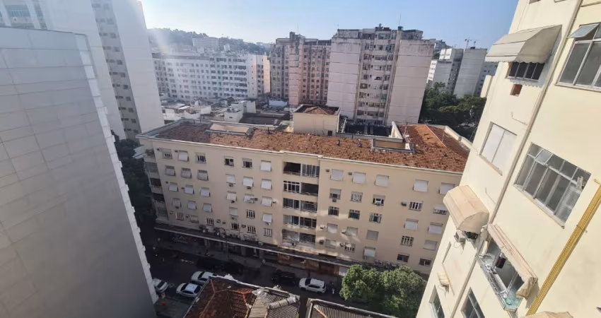 Excelente apartamento reformado 01 quarto no Catete- RJ