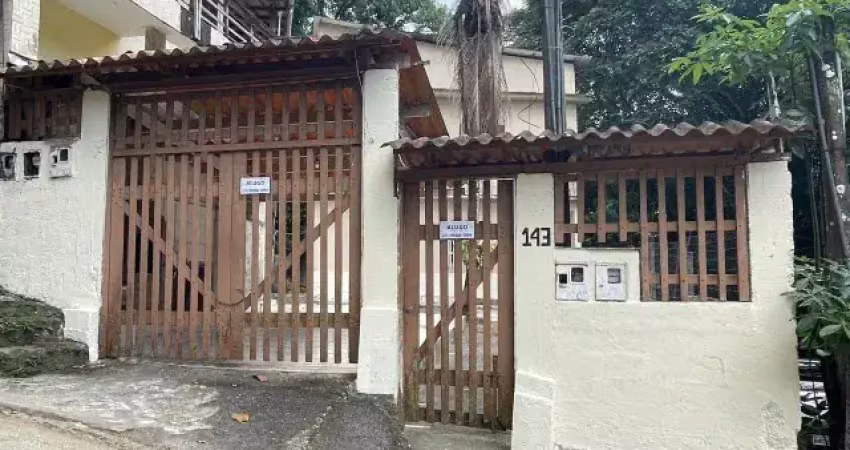 Alugo casa sobrado com 02 quartos em caetés - angra dos reis