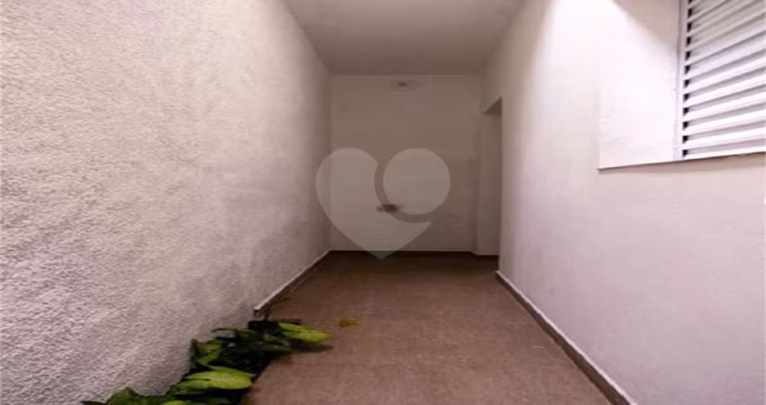 Casa térrea com 2 quartos para locação em Santana - SP