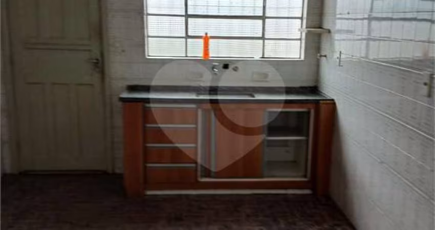 Casa térrea com 3 quartos à venda em Jardim Peri - SP