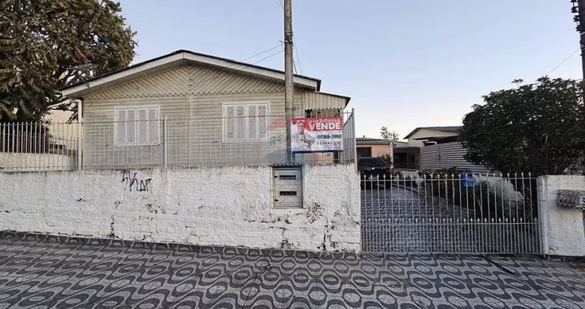 Casas em esteio: 3 casas sendo 01 chale de madeira e 02 casas em alvenaria em  um terreno de 300m2, investimento ou moradia !'