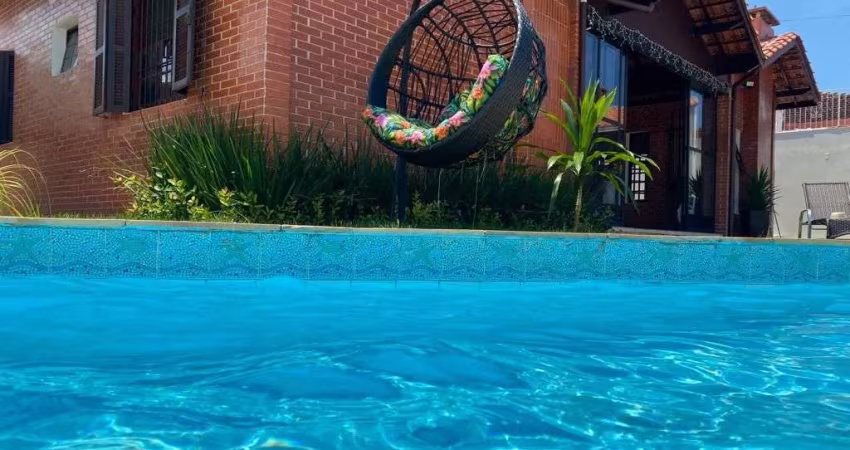 Casa à Venda em Praia Grande, 3 dormitórios, Flórida - R$ 1.200Mi