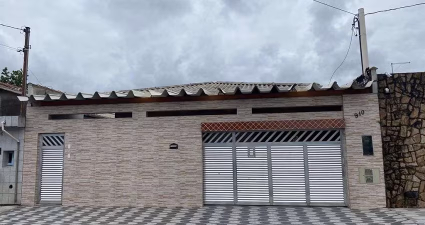 Casa à Venda em Praia Grande, 4 dormitórios, Antártica - R$500 mil