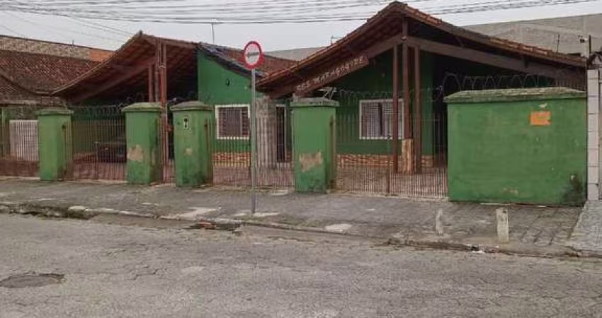 Casa à Venda em Praia Grande, 1 dormitórios, Ocian - R$195 mil