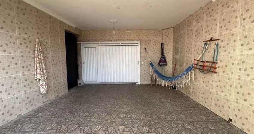 Casa à Venda em Praia Grande, 3 dormitórios, Princesa - R$570 mil
