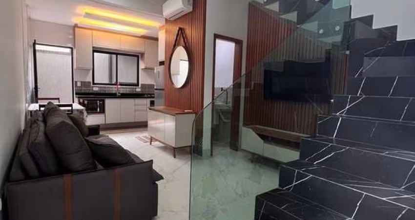 Casa à Venda em Praia Grande, 2 dormitórios, Maracanã - R$385 mil