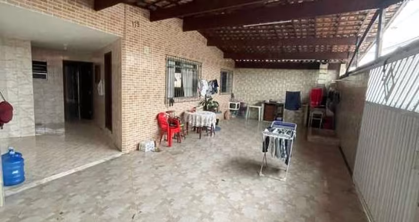 Casa à Venda em Praia Grande, 2 dormitórios, Quietude - R$340 mil