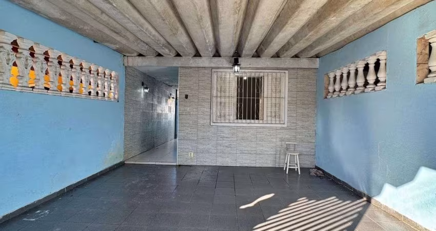 Casa à Venda em Praia Grande, 2 dormitórios, Ocian - R$400 mil