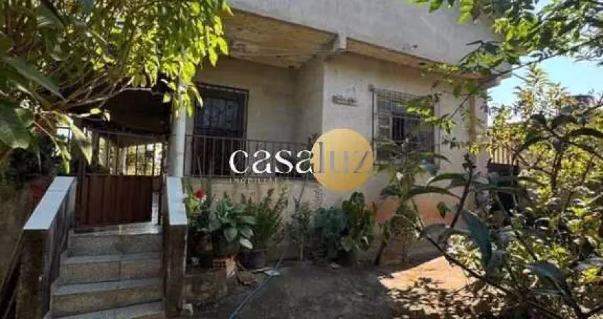 Casa localizada no bairro Colõnia Santa Isabel/ Betim