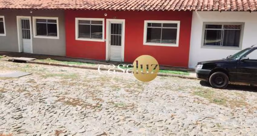 Casa em condomínio localizada no bairro Vivenda do Vale/ Mateus Leme