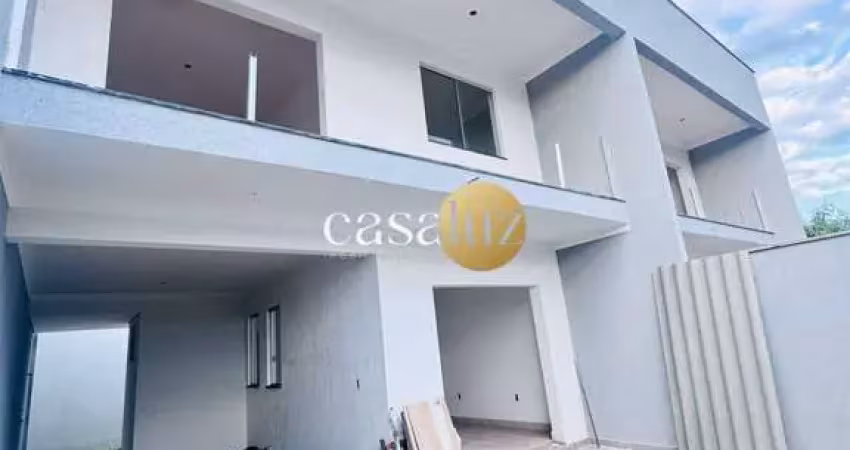 Casa duplex em fase de acabamento localizada no bairro Centro /Sarzedo