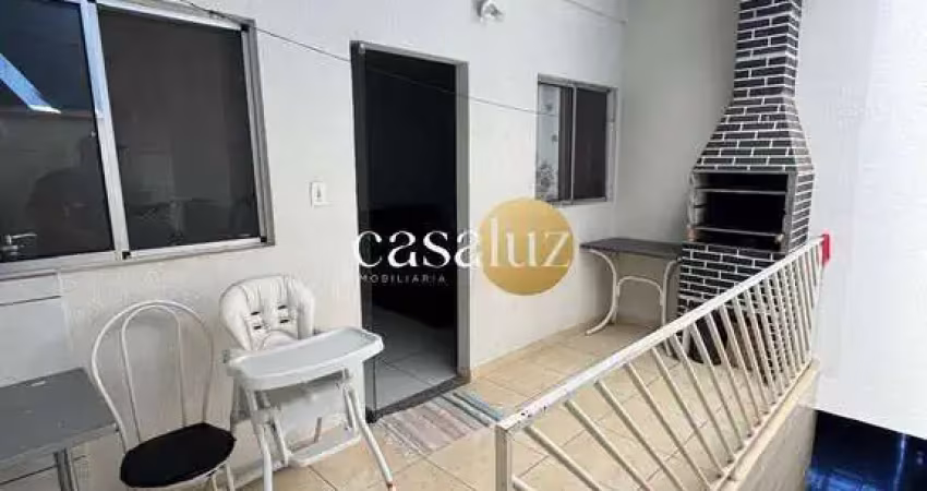 Casa de 2 pavimentos e um barracão localizada no bairro masterville/sarzedo