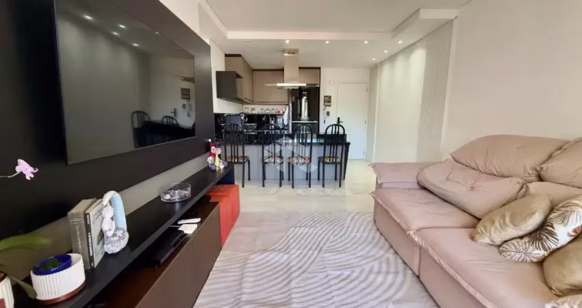 Apartamento mobiliado com 2 quartos sendo 1 suíte e 1 vaga de garagem no bairro trindade em florianópolis/sc