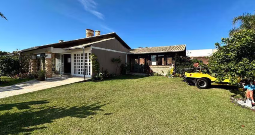 Casa 03 dormitórios com piscina à venda no bairro centro com 192 m² de área privativa - 1 vaga de garagem