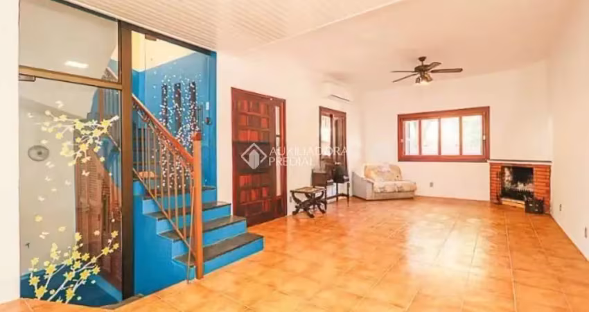 Casa em condomínio fechado com 3 quartos para alugar na Avenida Lageado, 526, Petrópolis, Porto Alegre