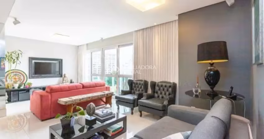 Apartamento com 3 quartos para alugar na Avenida Inácio Vasconcelos, 40, Boa Vista, Porto Alegre