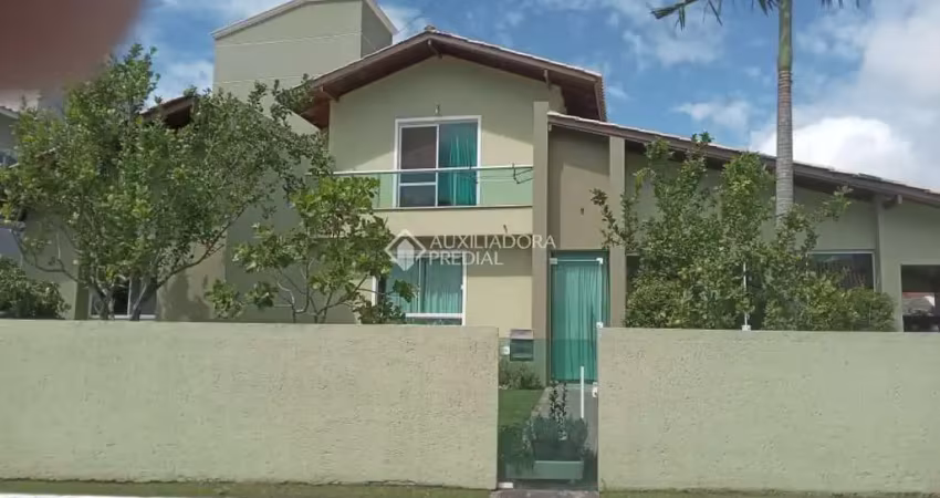 Casa em condomínio fechado com 3 quartos para alugar na Luiz Boiteux Piazza - De 1300/1301 A 3539/3540, 4300, Cachoeira do Bom Jesus, Florianópolis