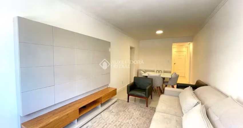 Apartamento com 3 quartos para alugar na Avenida Professor Othon Gama D'Eça, 891, Centro, Florianópolis