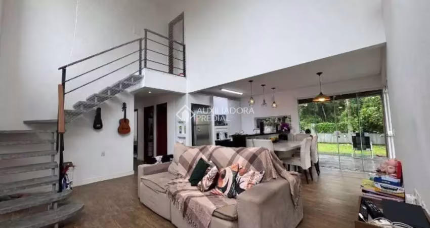Casa em condomínio fechado com 4 quartos para alugar na Estrada Cristóvão Machado de Campos, 2270, Vargem Grande, Florianópolis