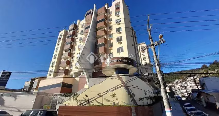 Apartamento com 2 quartos para alugar na Avenida Governador Jorge Lacerda, 1835, Costeira do Pirajubaé, Florianópolis
