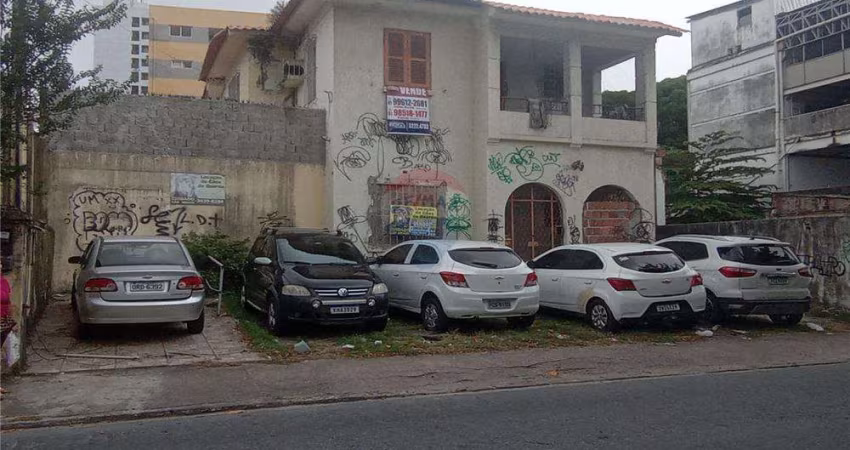 VENDO CASA COMERCIAL NO BAIRRO DA ENCRUZILHADA.