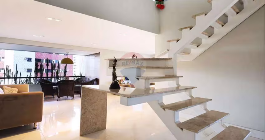 Cobertura duplex de 210m com 3 quartos, sendo 1 suíte com closet + 3 salas + dependência completa e 2 vagas de garagem.