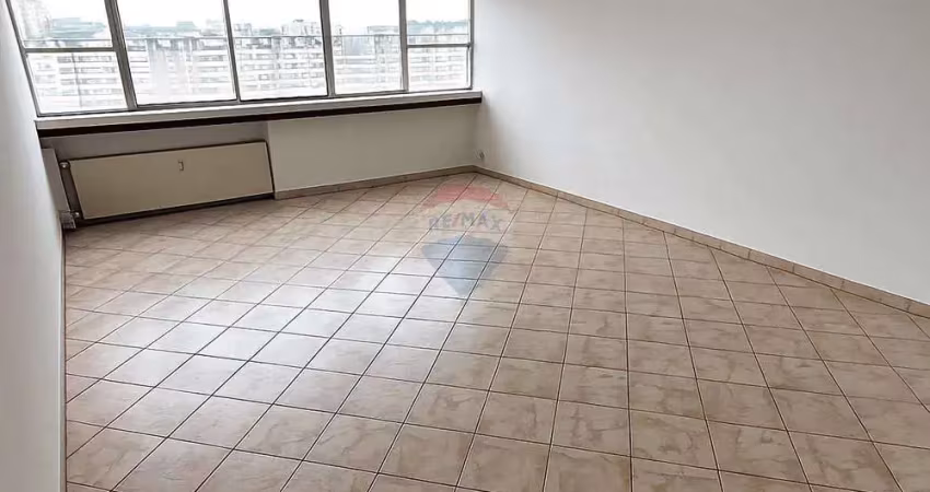 Apartamento de 120m com 3 quartos, sendo 1 suíte. dependência completa e 1 vaga de garagem coberta.