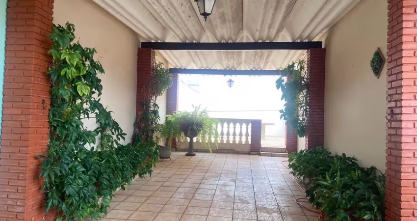 Linda casa à venda ou locação  na rua professor nicolau piragini 131