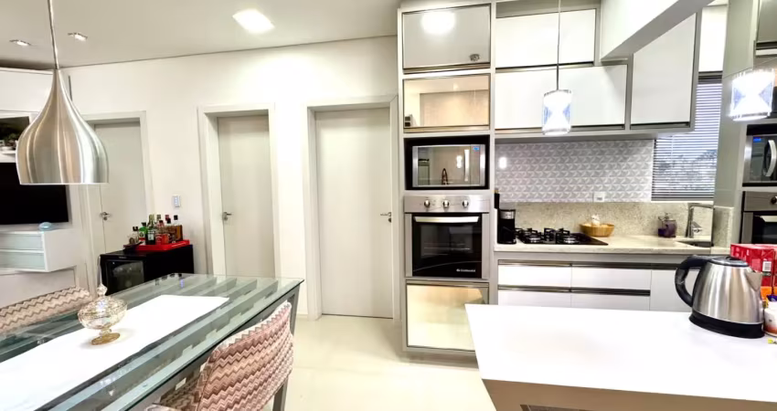 Encantador e completo apartamento com 2 vagas individuais