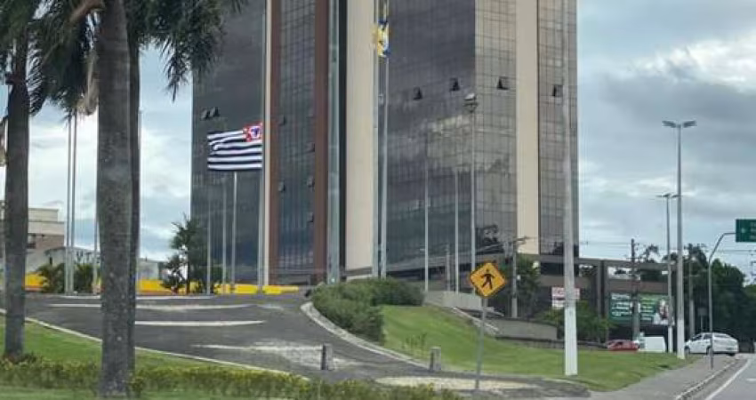 Frente a Praça das Bandeiras esquina com Rodovia Castelo Branco