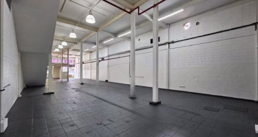 Galpão comercial ou industrial para vender ou alugar em São Caetano do Sul, Bairro Santa Paula. Próximo à Avenida Goiás, com fácil acesso para São Pau
