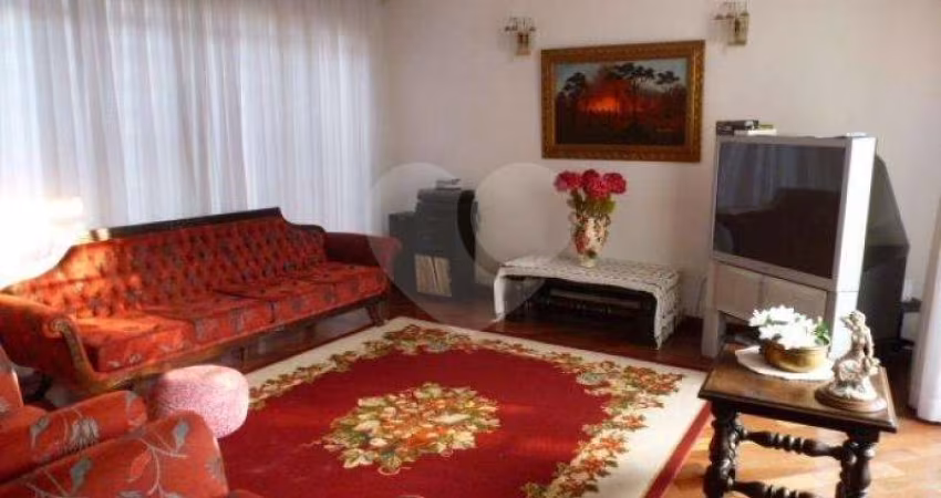 Casa térrea com 3 quartos à venda em Caxingui - SP