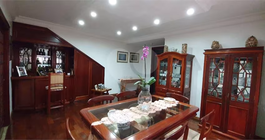 Casa com 4 quartos à venda em Vila Cordeiro - SP