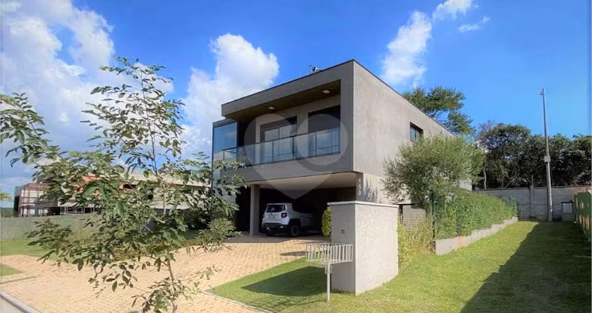 Condomínio com 4 quartos à venda em Granja Viana - SP