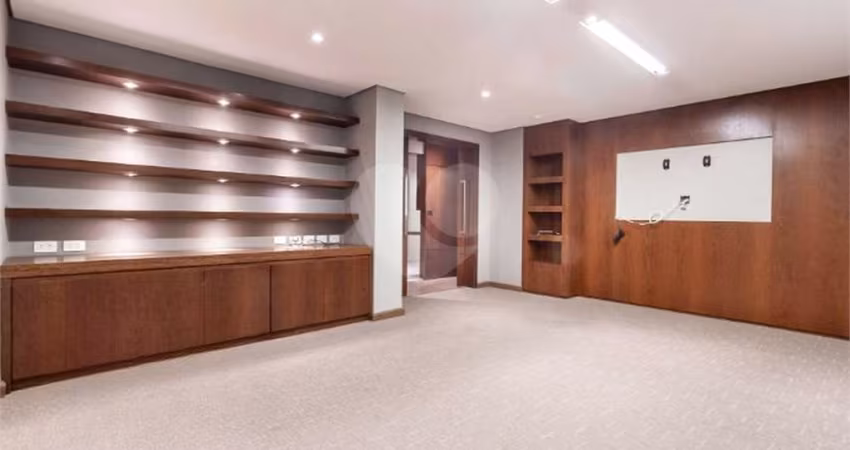 Apartamento com 5 quartos à venda em Cerqueira César - SP