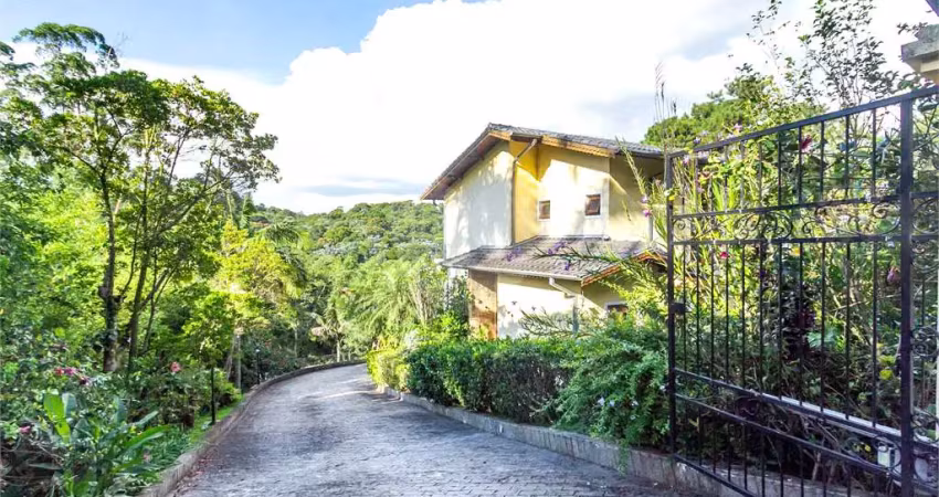 Condomínio com 4 quartos à venda em Condomínio Iolanda - SP