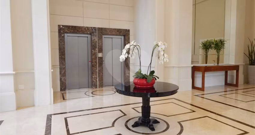 Apartamento com 4 quartos à venda em Moema - SP