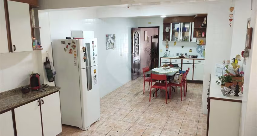 Sobrado com 4 quartos à venda em Conjunto Residencial Santa Terezinha - SP