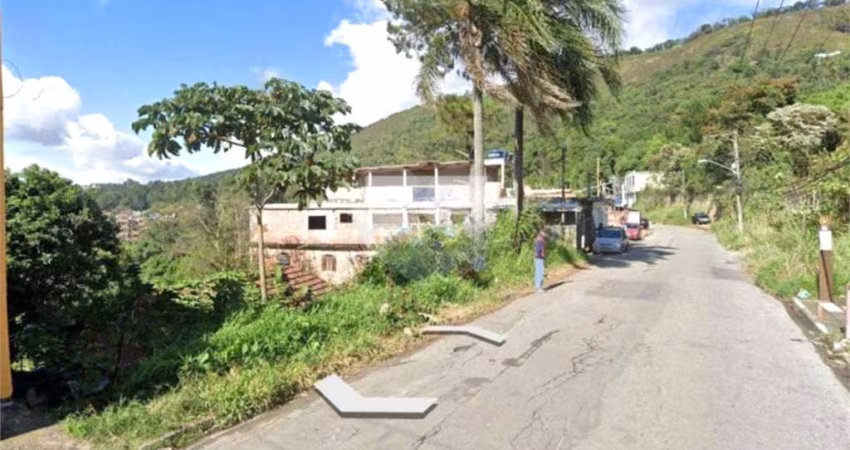 Terreno à venda em Jardim Anhangüera - SP