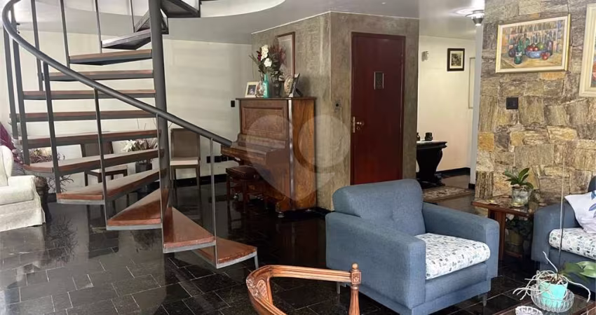 Condomínio com 4 quartos à venda em Jardim Vitória Régia - SP