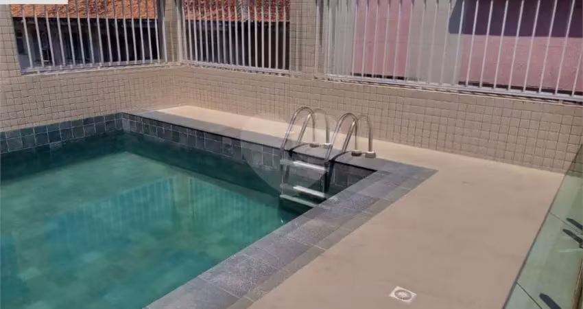 Casa com 3 quartos à venda na Rua Liberdade, Boqueirão, Santos