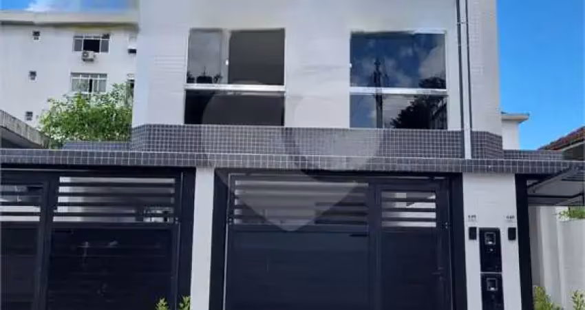 Casa em condomínio fechado com 3 quartos à venda na Rua Nabuco de Araújo, Embaré, Santos