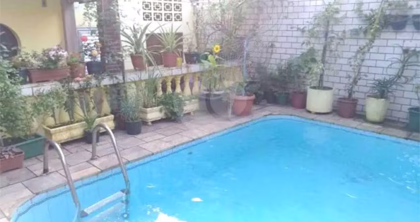 Casa com 3 quartos à venda na Rua Liberdade, Estuário, Santos