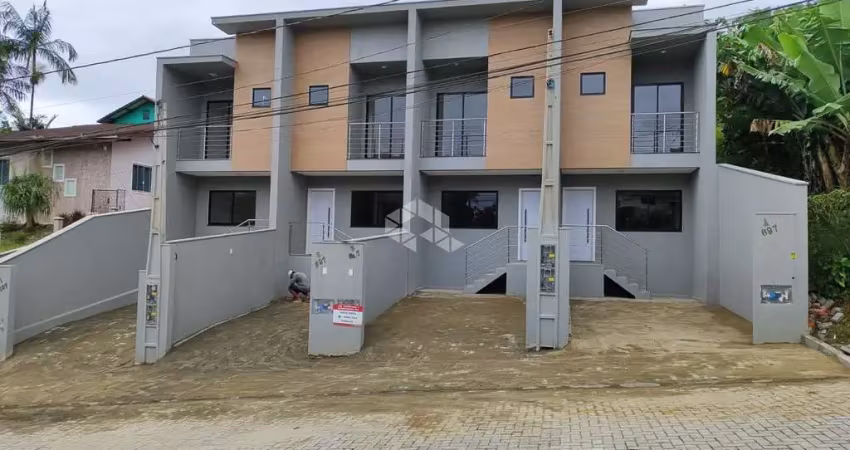 GEMINADOS A VENDA COM 2 SUÍTES NO BAIRRO FLORESTA