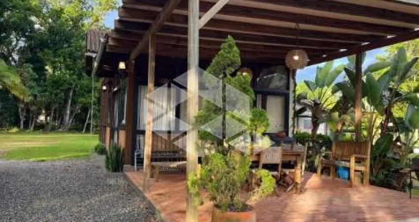 Chácara em Araquari com caracteristicas peculiares com um lindo deck para a Baia da Babitonga para atracar embarcações!