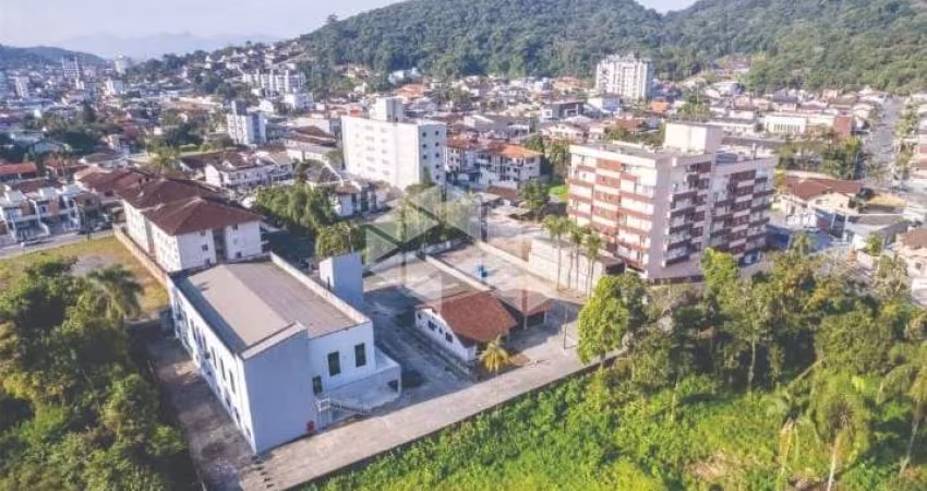 Imóvel a Venda no bairro Saguaçu com terreno COM 3.600 METROS metros quadrados e Construções de quase 1000 metros quadrados
