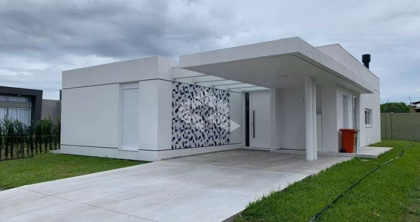 Casa à venda, com 3 quartos/dormitórios, 1 vaga/box, no condomínio Blue, Xangri-lá/RS