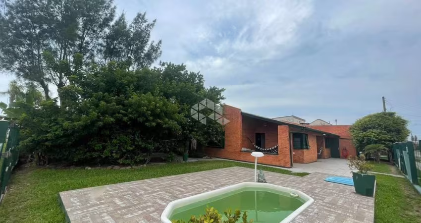 Casa à venda no Centro de Xangri-Lá com 4 quartos(1 suíte)