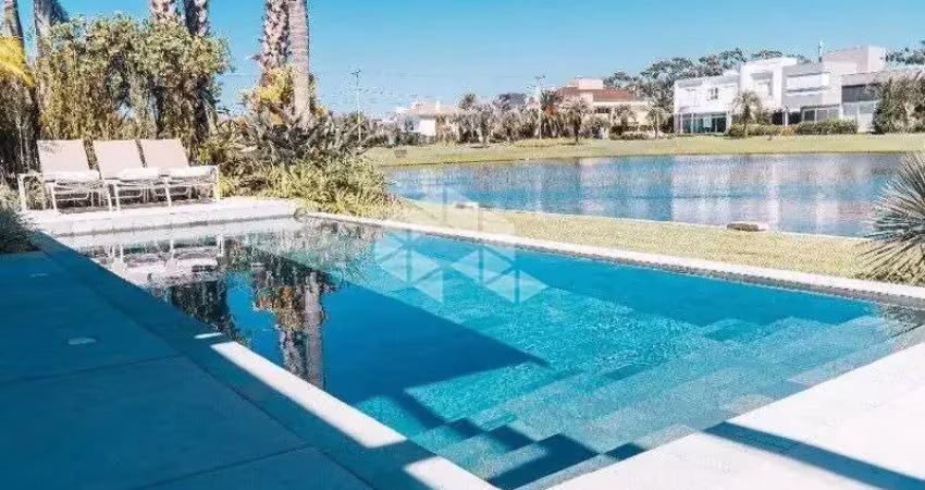 Casa com 4 suítes e piscina no CONDOMÍNIO BOSQUES DE ATLÂNTIDA